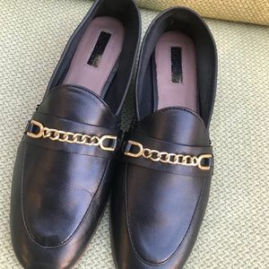 Women’s Size 7.5 Black leather loafers